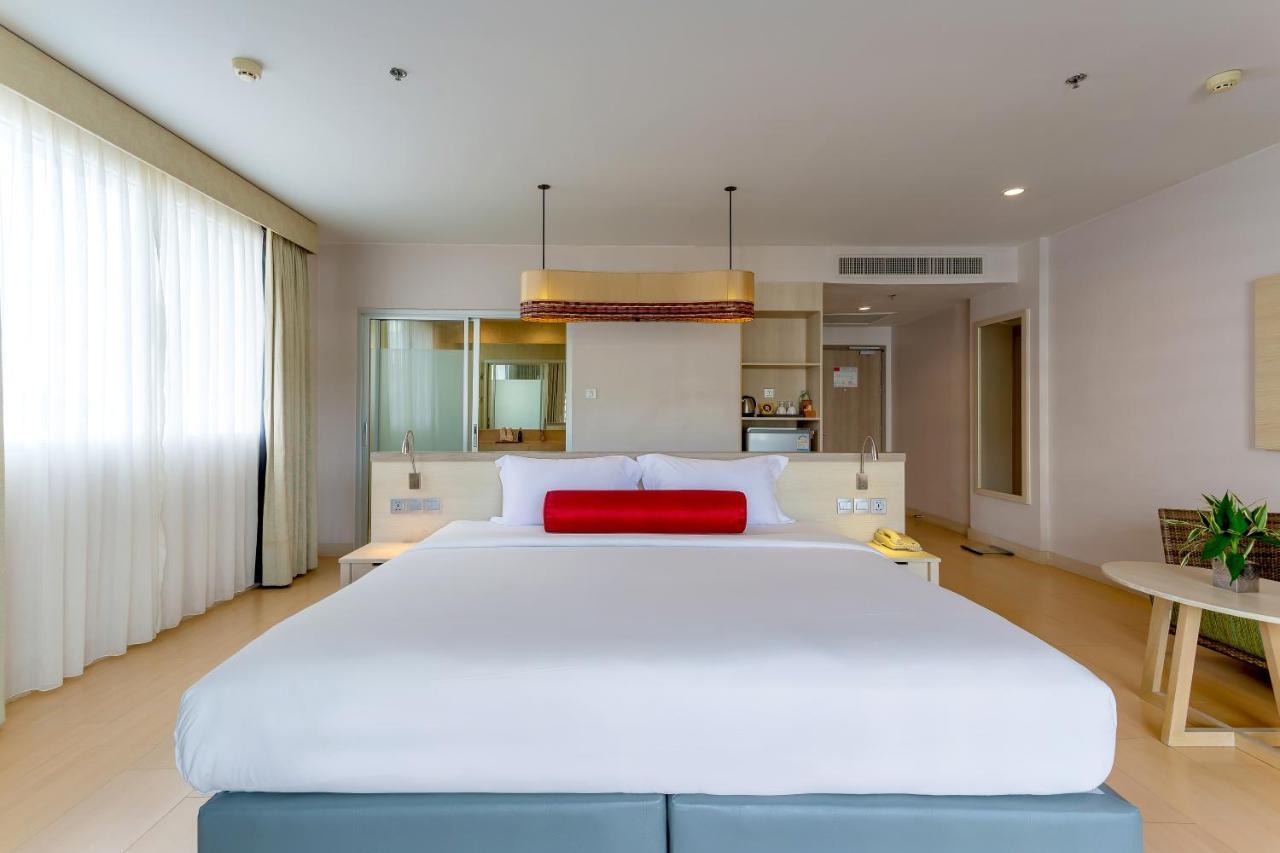 Ramada By Wyndham Phuket Deevana Patong Exterior photo