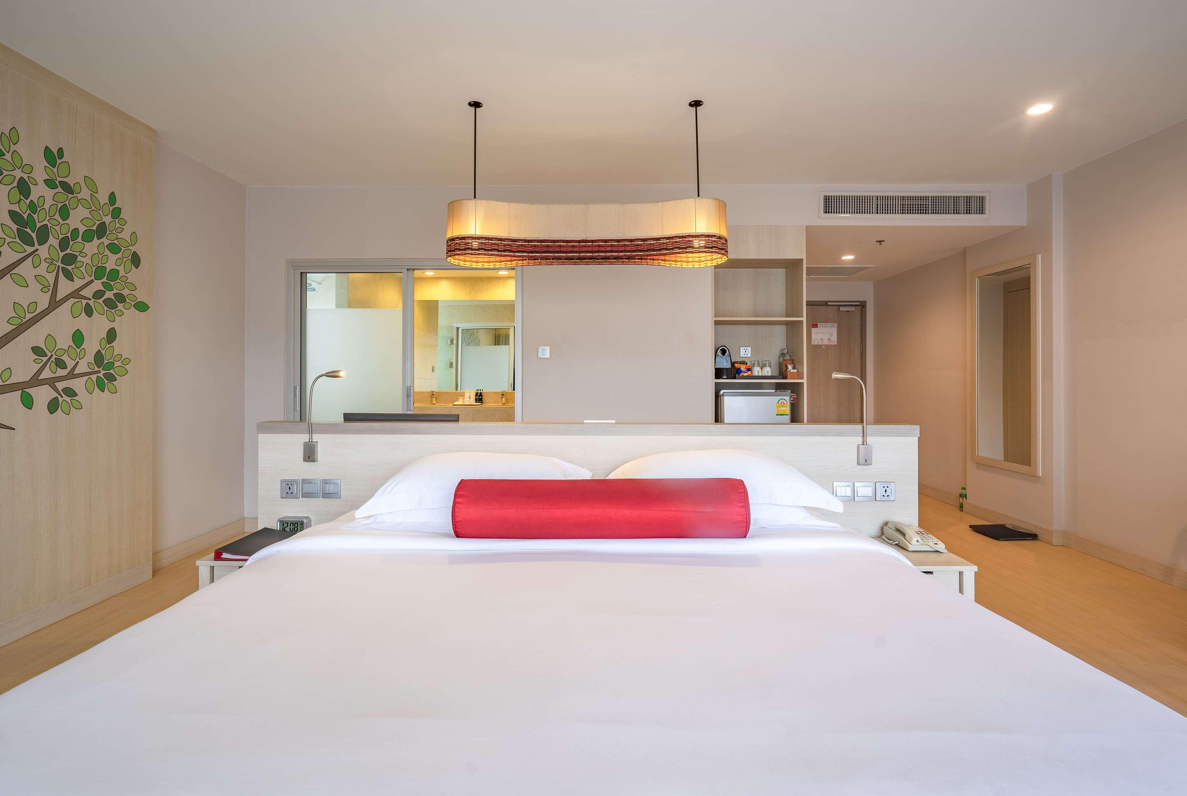 Ramada By Wyndham Phuket Deevana Patong Exterior photo