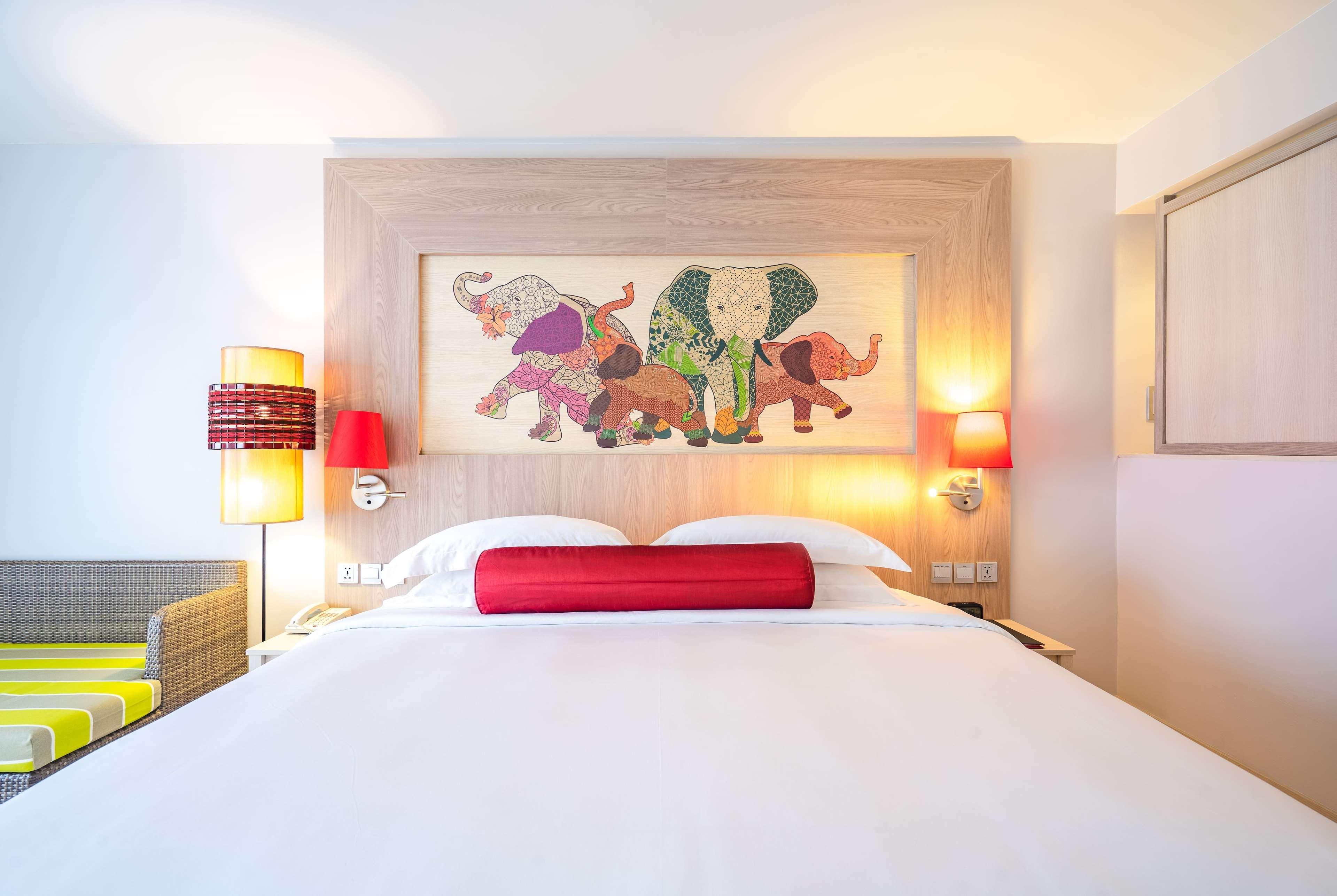 Ramada By Wyndham Phuket Deevana Patong Exterior photo