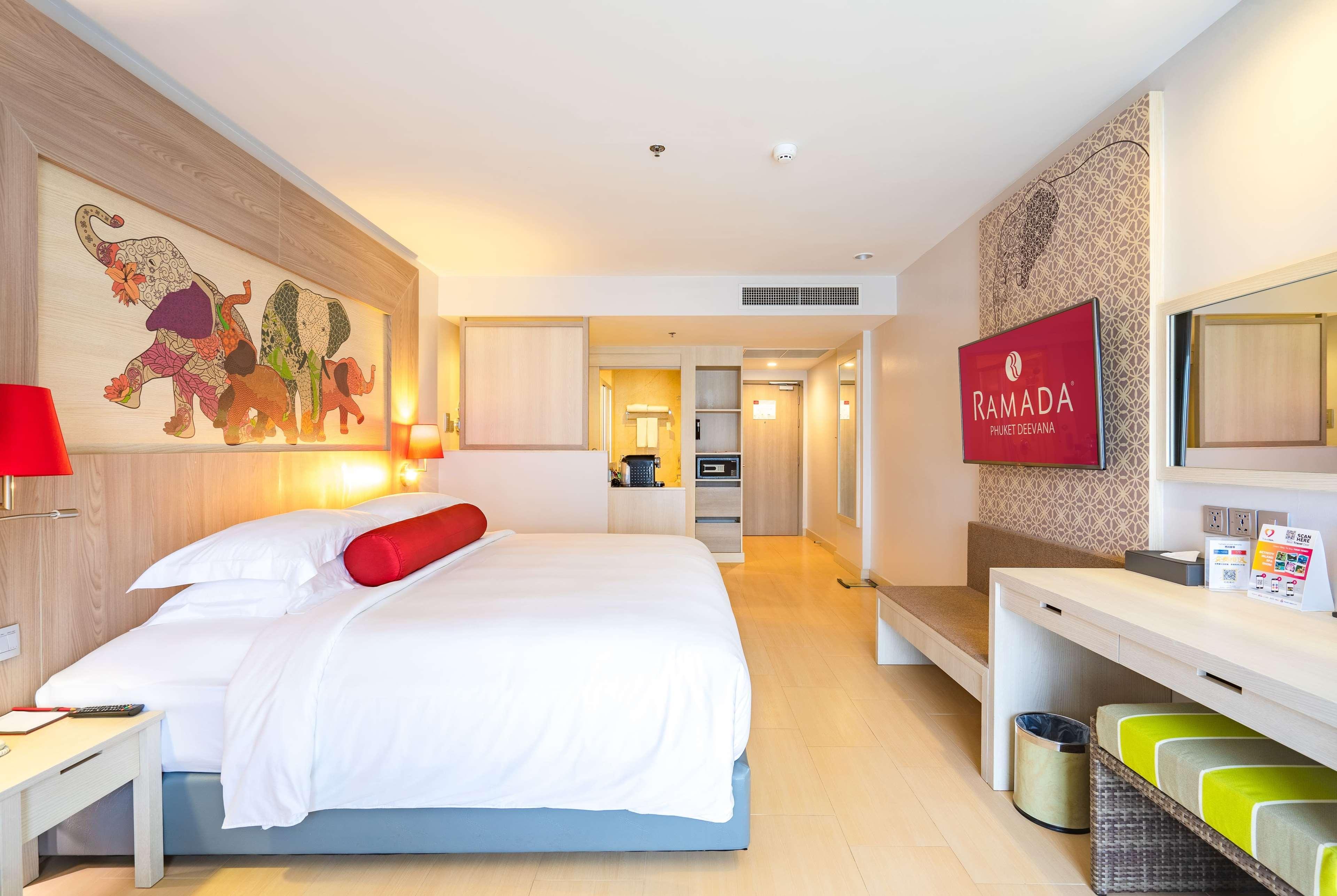 Ramada By Wyndham Phuket Deevana Patong Exterior photo