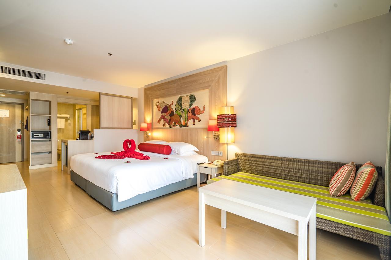 Ramada By Wyndham Phuket Deevana Patong Exterior photo