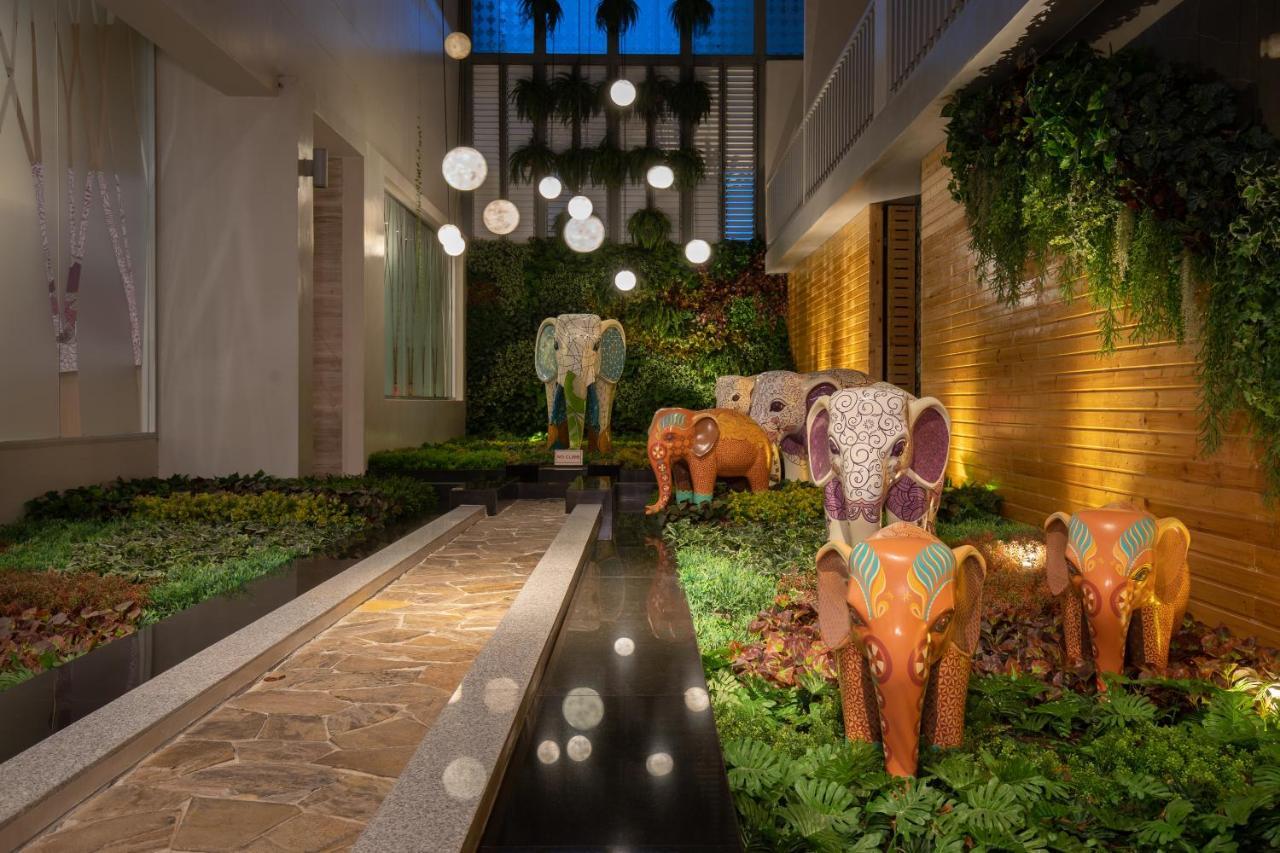 Ramada By Wyndham Phuket Deevana Patong Exterior photo